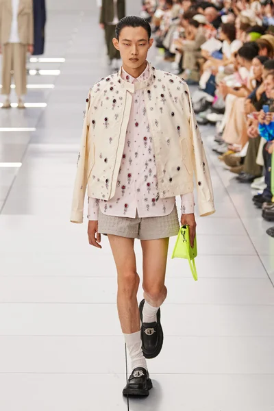 Look 44